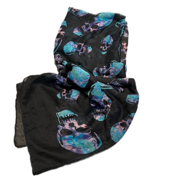 Skull Scarf - large scarf/wrap with cute skulls - Picture 1 of 4